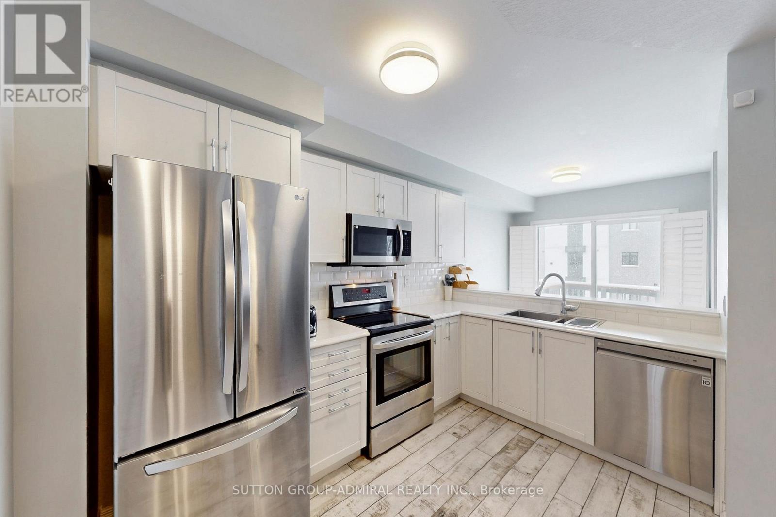 109 Bloomington Drive, Cambridge, Ontario  N1P 1J6 - Photo 6 - X12886352