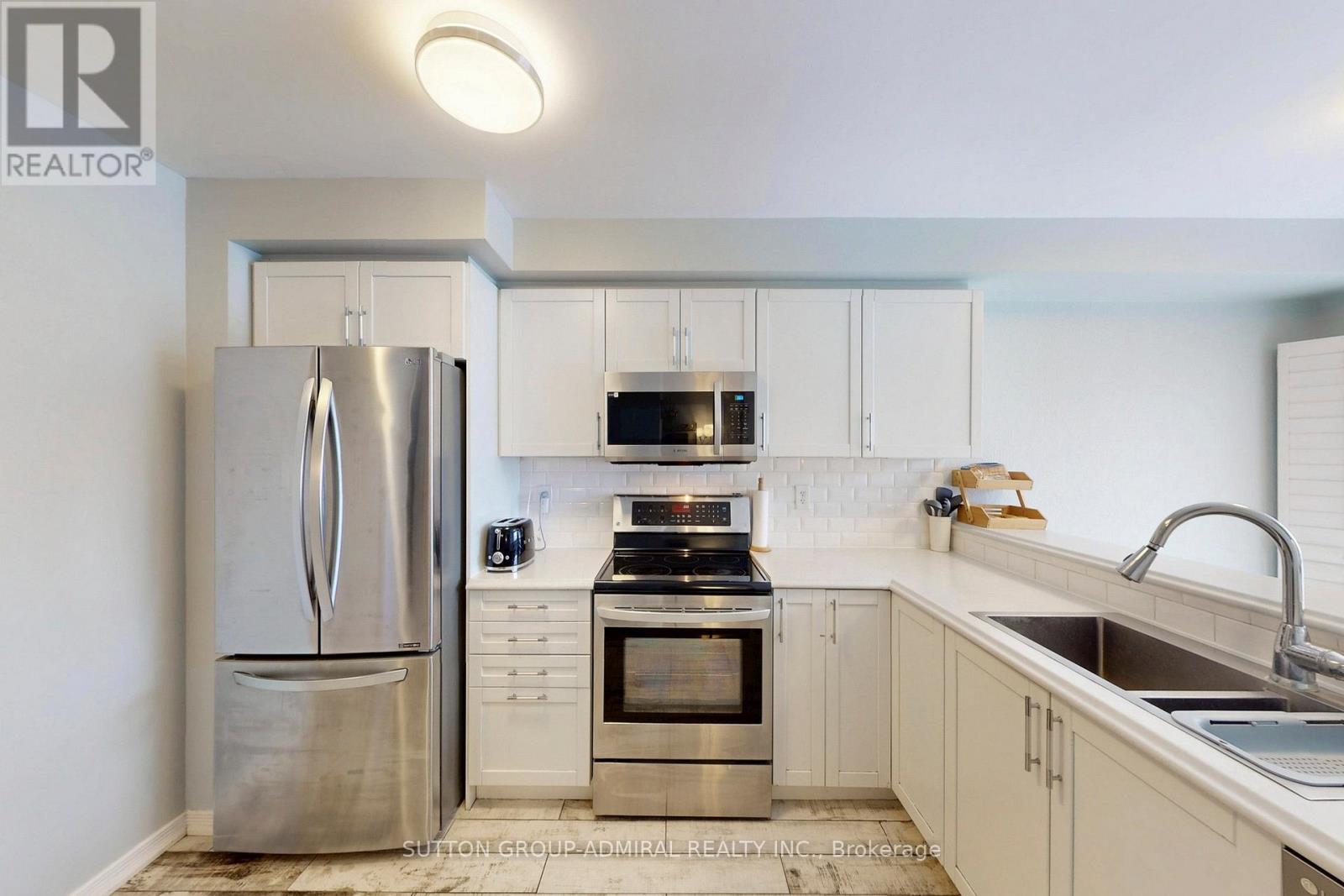 109 Bloomington Drive, Cambridge, Ontario  N1P 1J6 - Photo 7 - X12886352