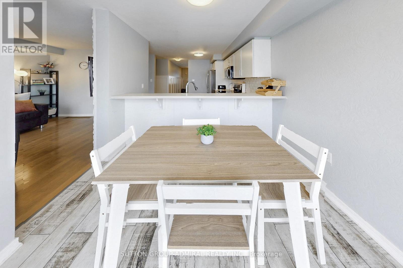 109 Bloomington Drive, Cambridge, Ontario  N1P 1J6 - Photo 9 - X12886352