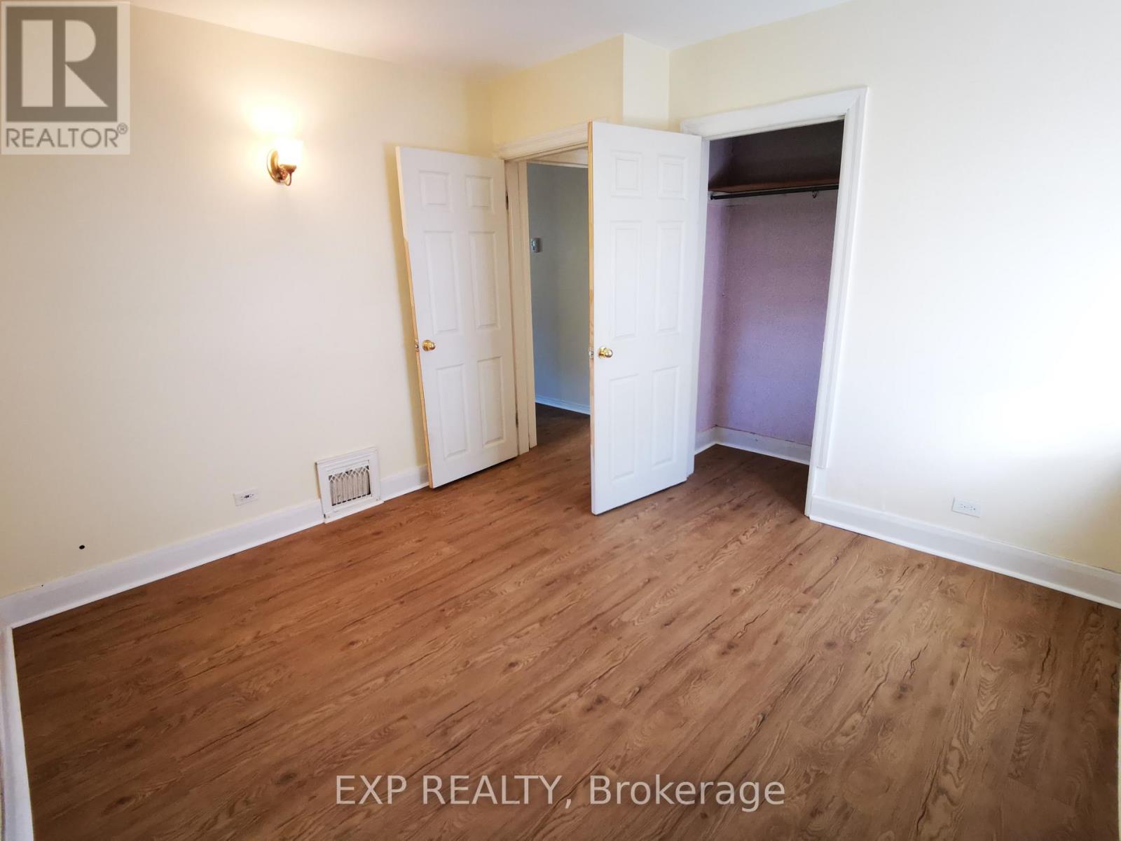 Upper - 348 Dufferin Avenue, Belleville (Belleville Ward), Ontario  K8N 3X8 - Photo 4 - X12886378