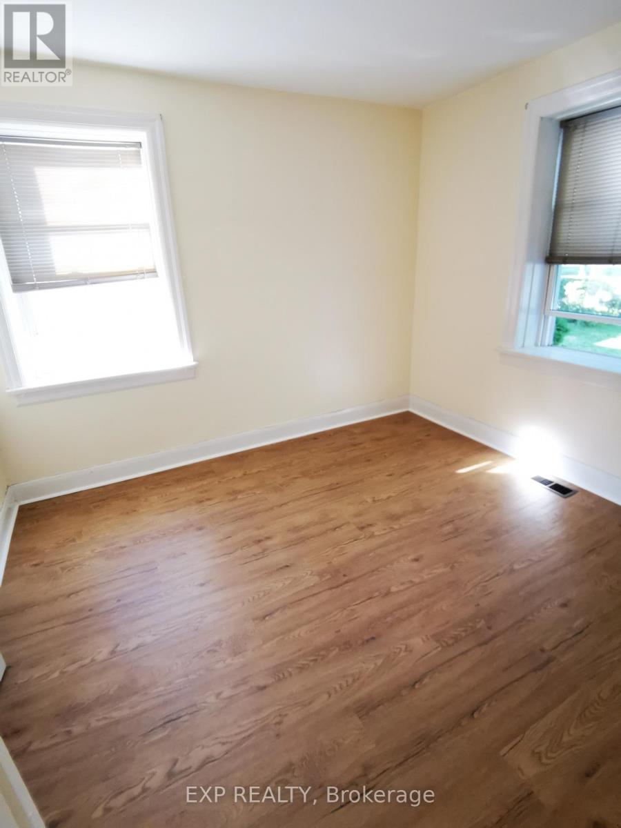 Upper - 348 Dufferin Avenue, Belleville (Belleville Ward), Ontario  K8N 3X8 - Photo 7 - X12886378