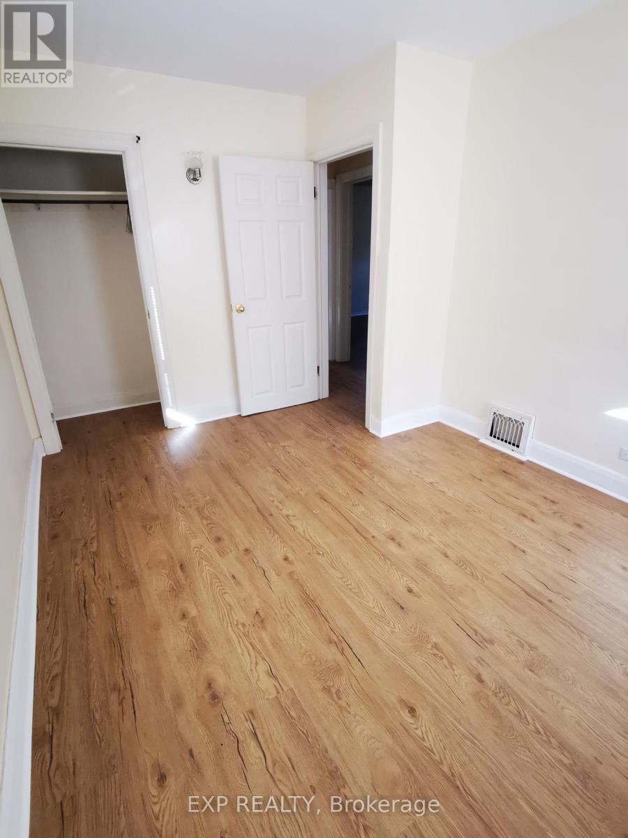 Upper - 348 Dufferin Avenue, Belleville (Belleville Ward), Ontario  K8N 3X8 - Photo 8 - X12886378