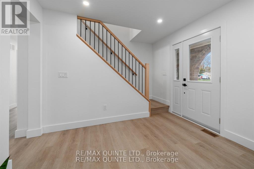 3 Cooke Court, Belleville (Belleville Ward), Ontario  K8N 5N4 - Photo 4 - X12886506