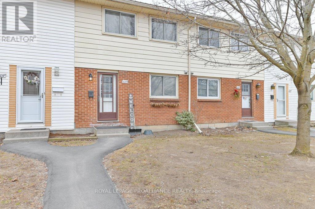 G - 209 North Park Street, Belleville (Belleville Ward), Ontario  K8P 4T9 - Photo 2 - X12886520