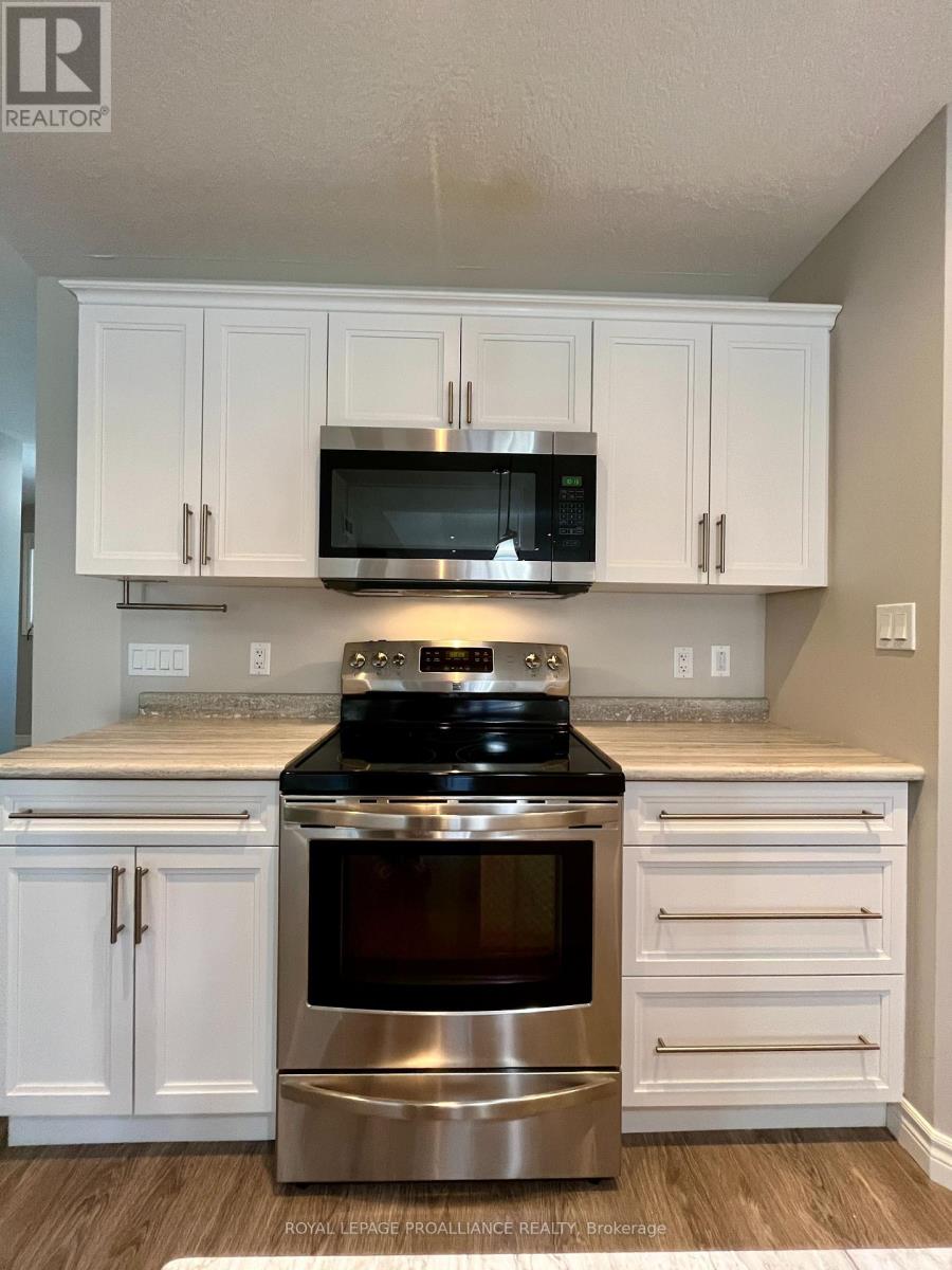 71 Dorchester Drive, Prince Edward County (Wellington), Ontario  K0K 3L0 - Photo 12 - X12886680