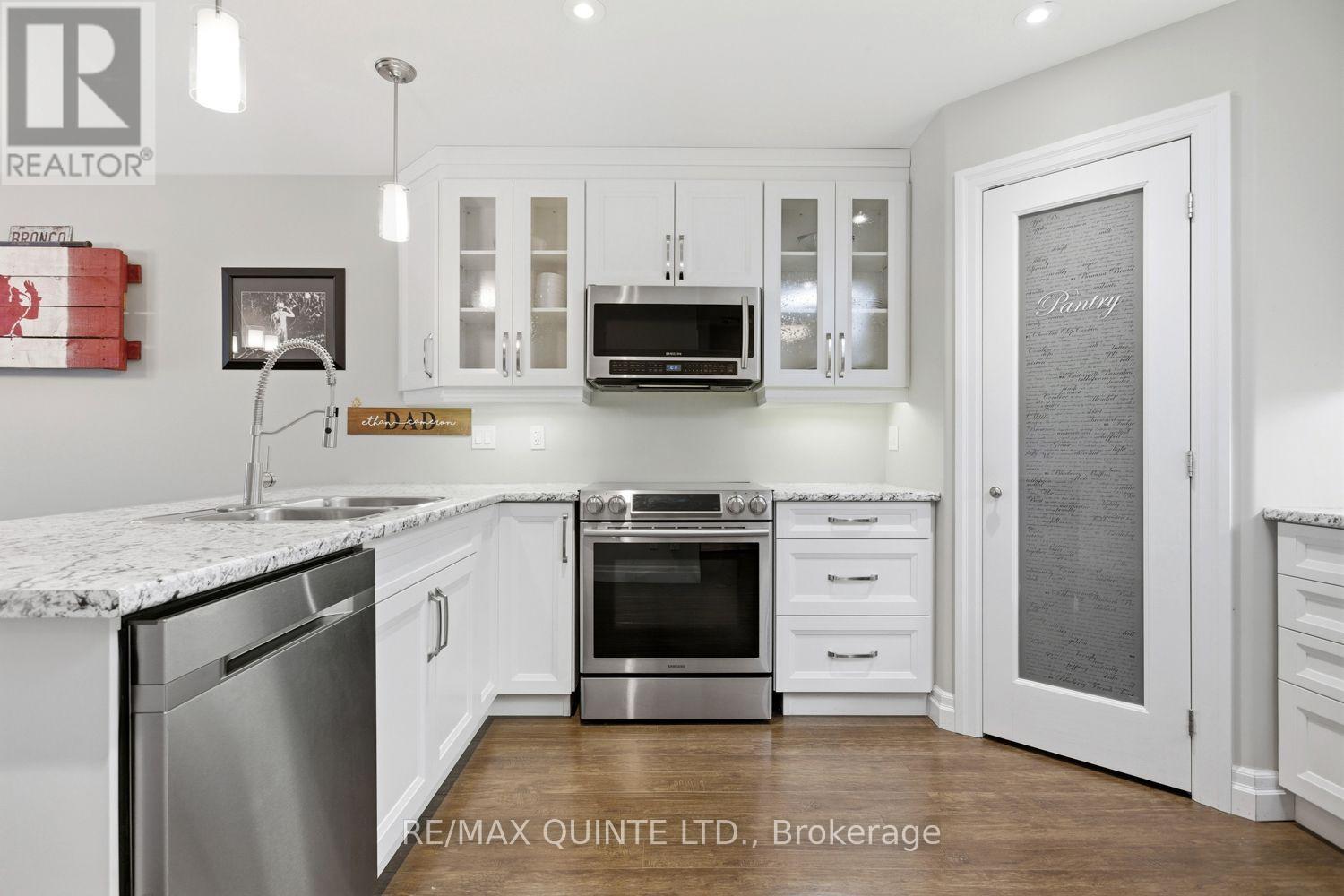 71 Aspen Drive, Quinte West, Ontario  K8V 0E2 - Photo 4 - X12886746