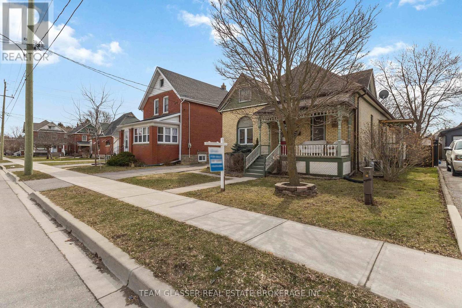 57 Locust Street, St. Thomas, Ontario  N5R 2C2 - Photo 3 - X12886594