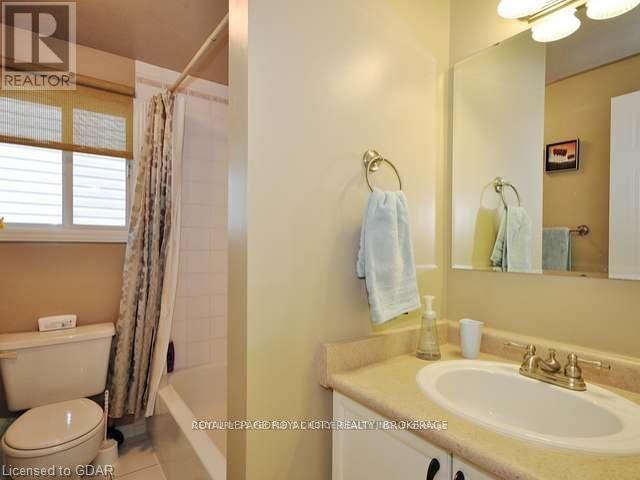 31 Moss Place, Guelph, Ontario  N1G 4V2 - Photo 13 - X12884812