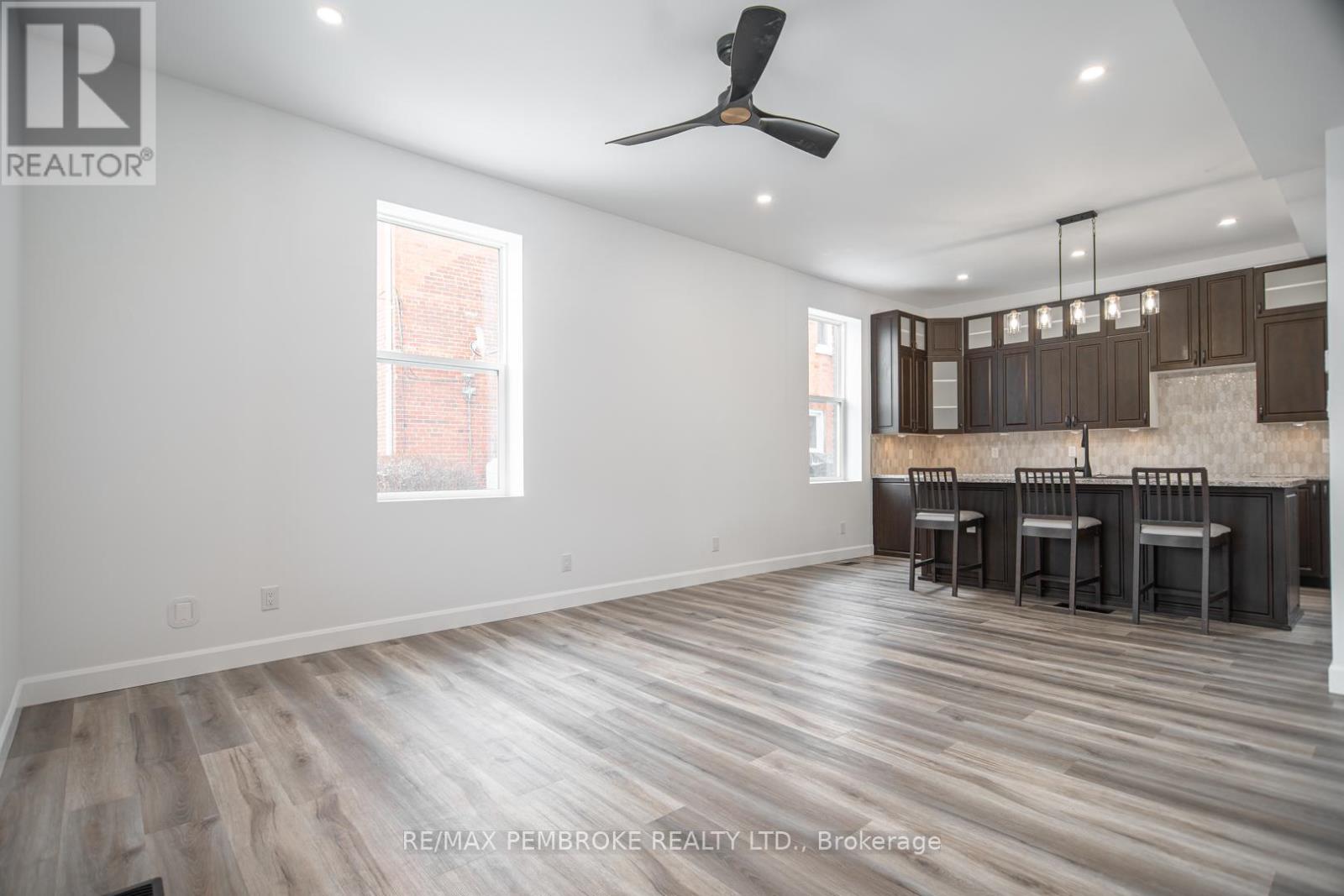 392 Isabella Street, Pembroke, Ontario  K8A 5T5 - Photo 12 - X12886786