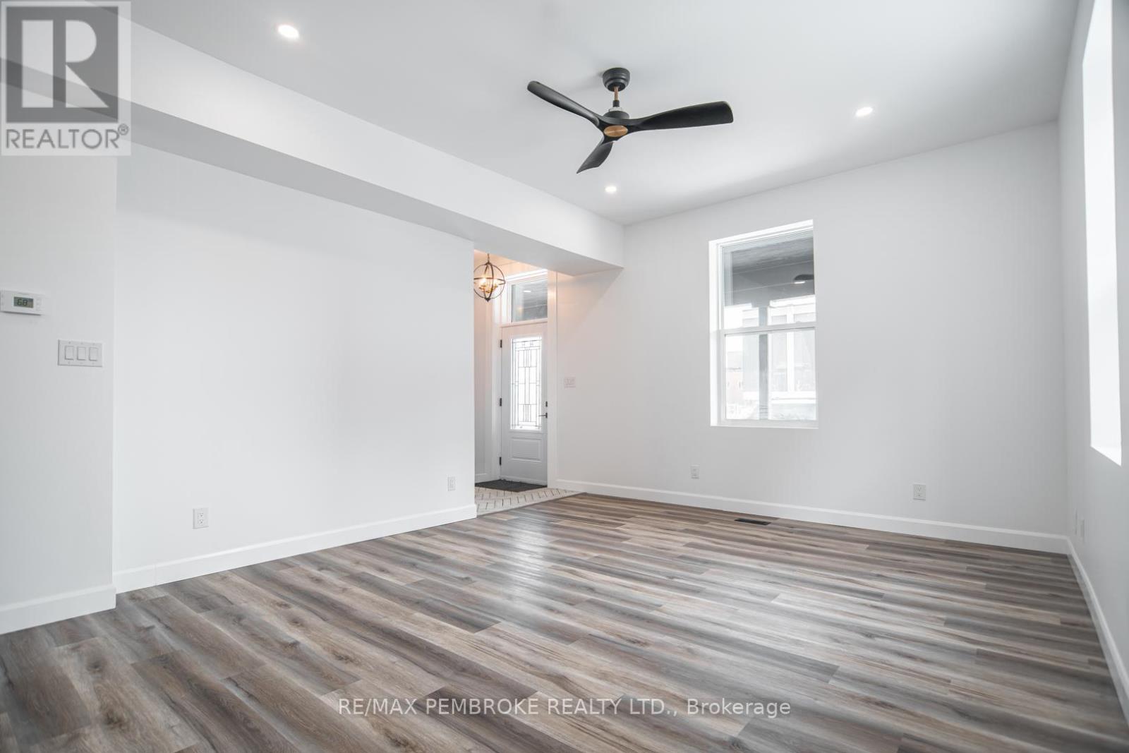 392 Isabella Street, Pembroke, Ontario  K8A 5T5 - Photo 13 - X12886786