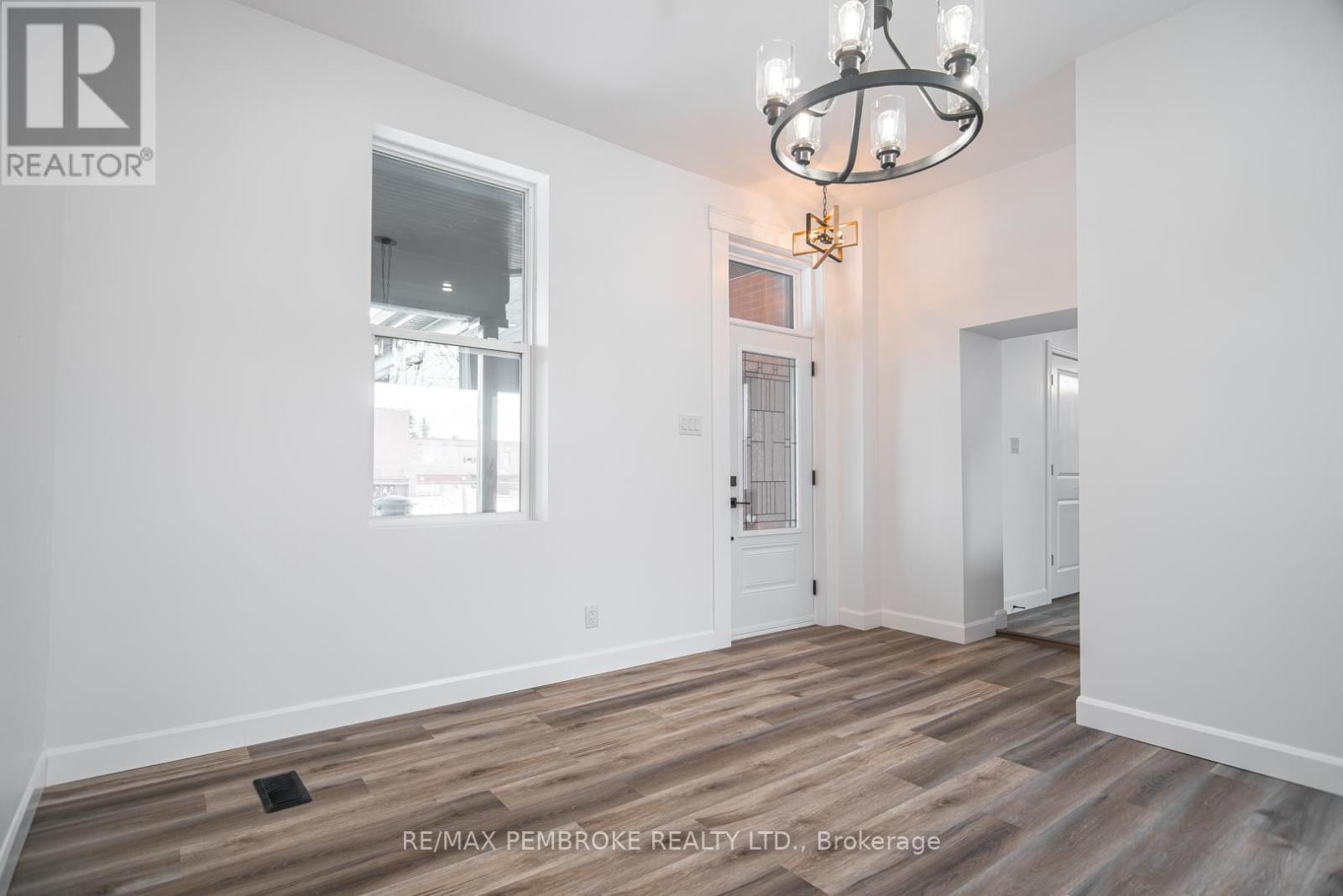 392 Isabella Street, Pembroke, Ontario  K8A 5T5 - Photo 16 - X12886786