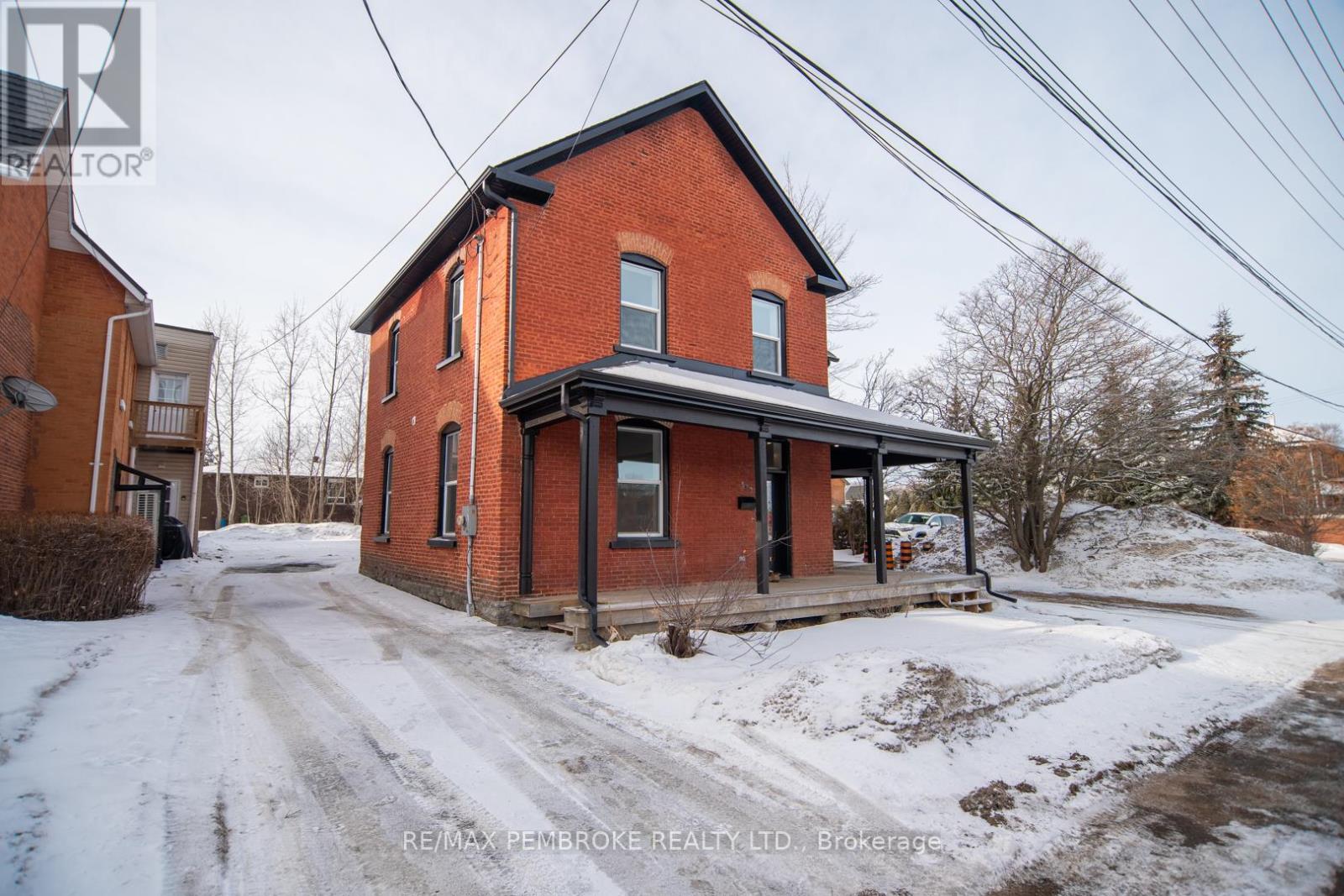 392 Isabella Street, Pembroke, Ontario  K8A 5T5 - Photo 2 - X12886786