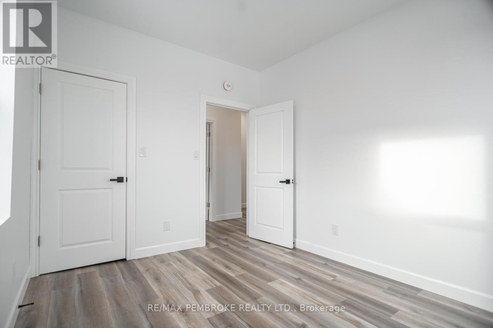 392 Isabella Street, Pembroke, Ontario  K8A 5T5 - Photo 24 - X12886786