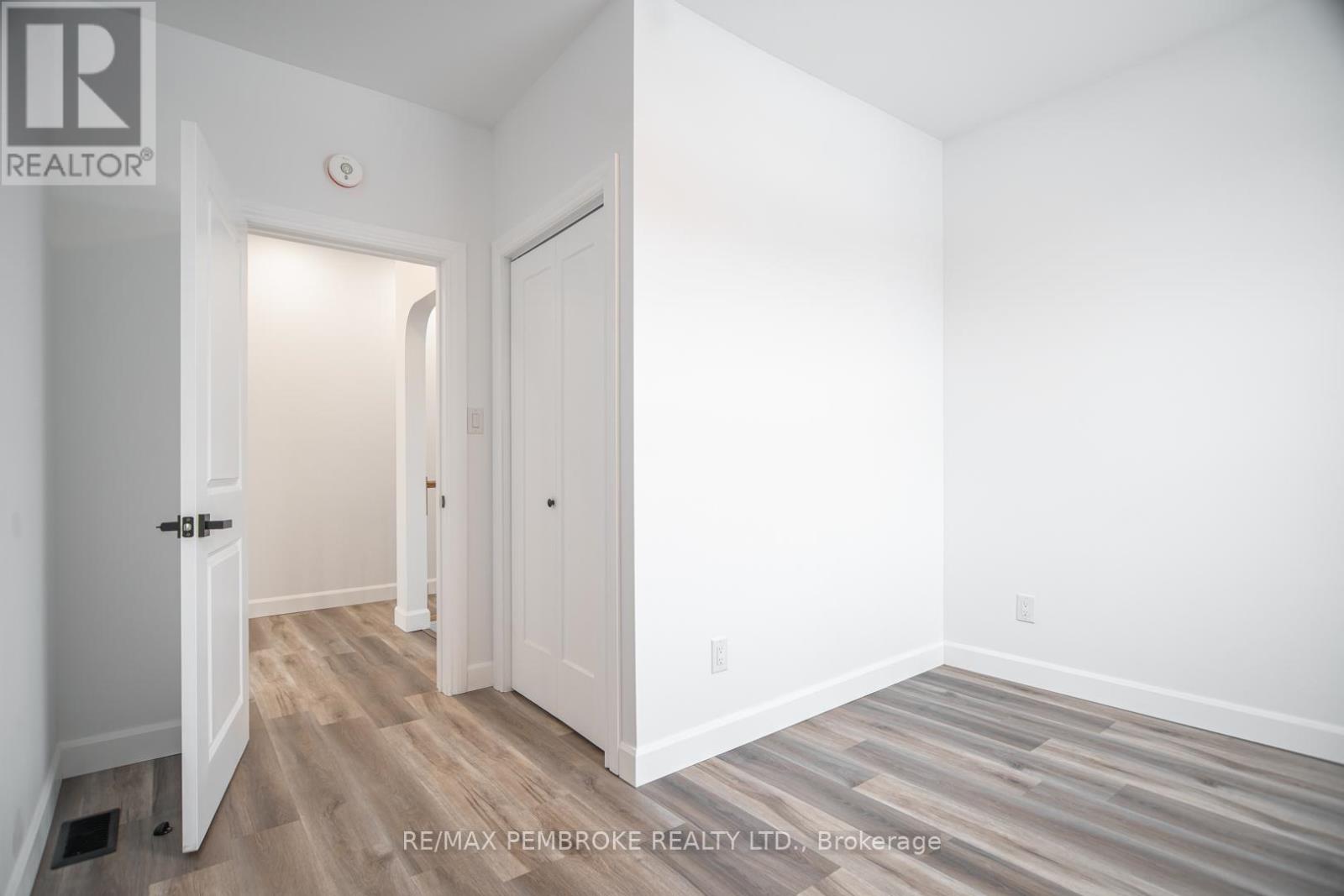 392 Isabella Street, Pembroke, Ontario  K8A 5T5 - Photo 25 - X12886786