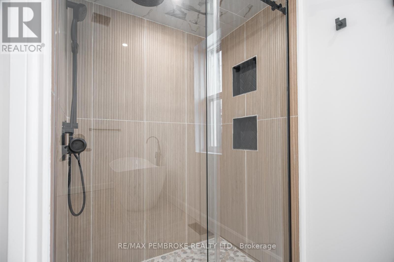 392 Isabella Street, Pembroke, Ontario  K8A 5T5 - Photo 28 - X12886786