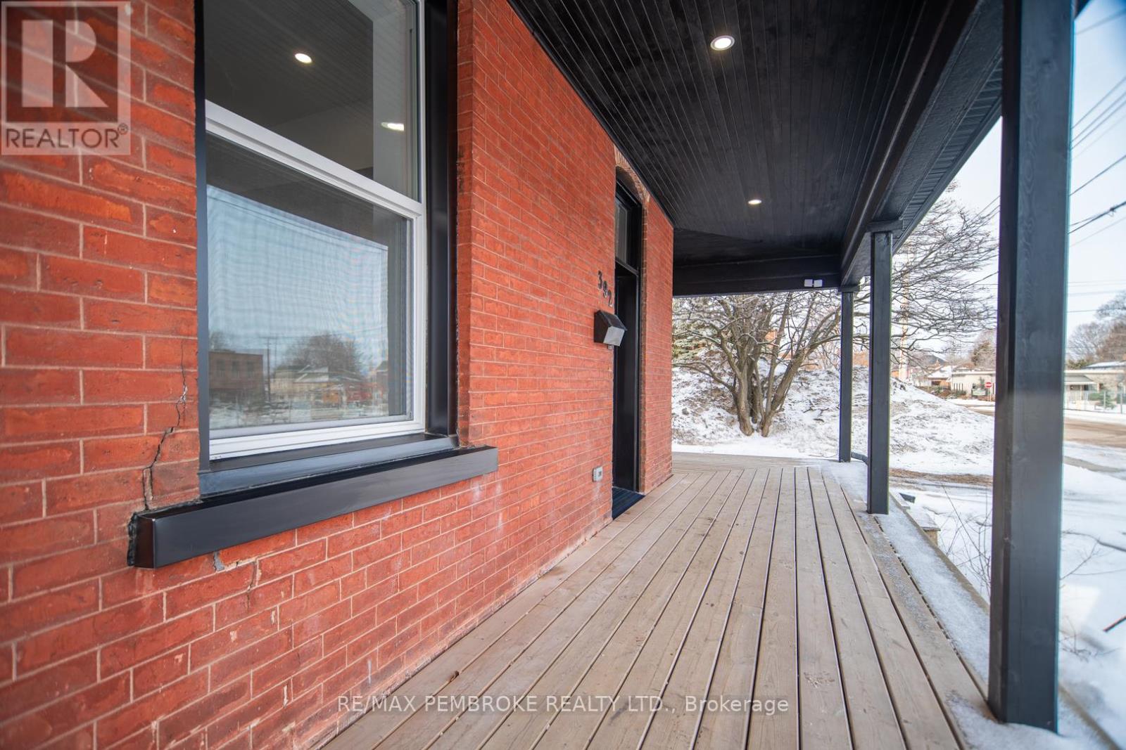 392 Isabella Street, Pembroke, Ontario  K8A 5T5 - Photo 3 - X12886786