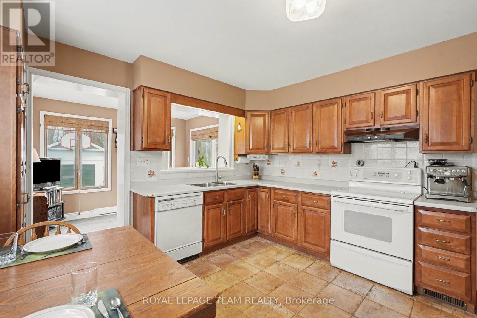 104 Van Buren Street, North Grenville, Ontario  K0G 1J0 - Photo 15 - X12886496