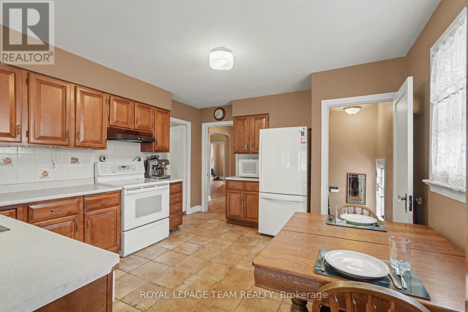 104 Van Buren Street, North Grenville, Ontario  K0G 1J0 - Photo 17 - X12886496