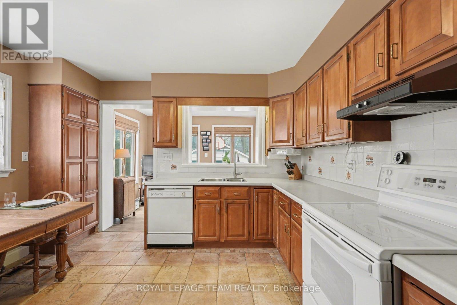 104 Van Buren Street, North Grenville, Ontario  K0G 1J0 - Photo 18 - X12886496