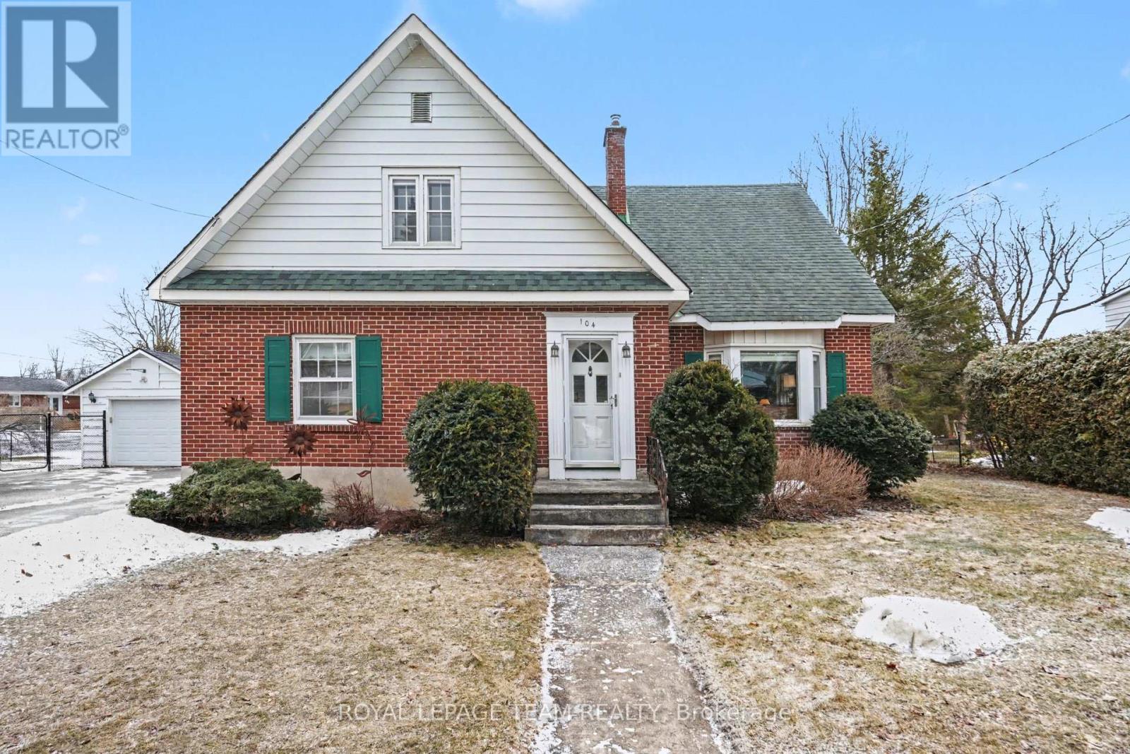 104 Van Buren Street, North Grenville, Ontario  K0G 1J0 - Photo 2 - X12886496