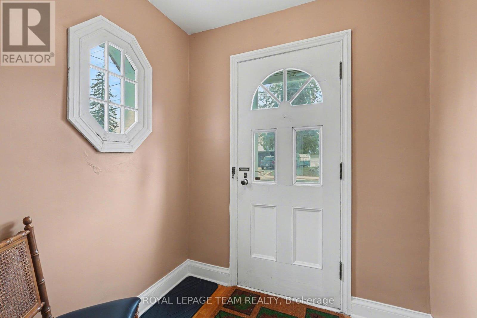 104 Van Buren Street, North Grenville, Ontario  K0G 1J0 - Photo 5 - X12886496