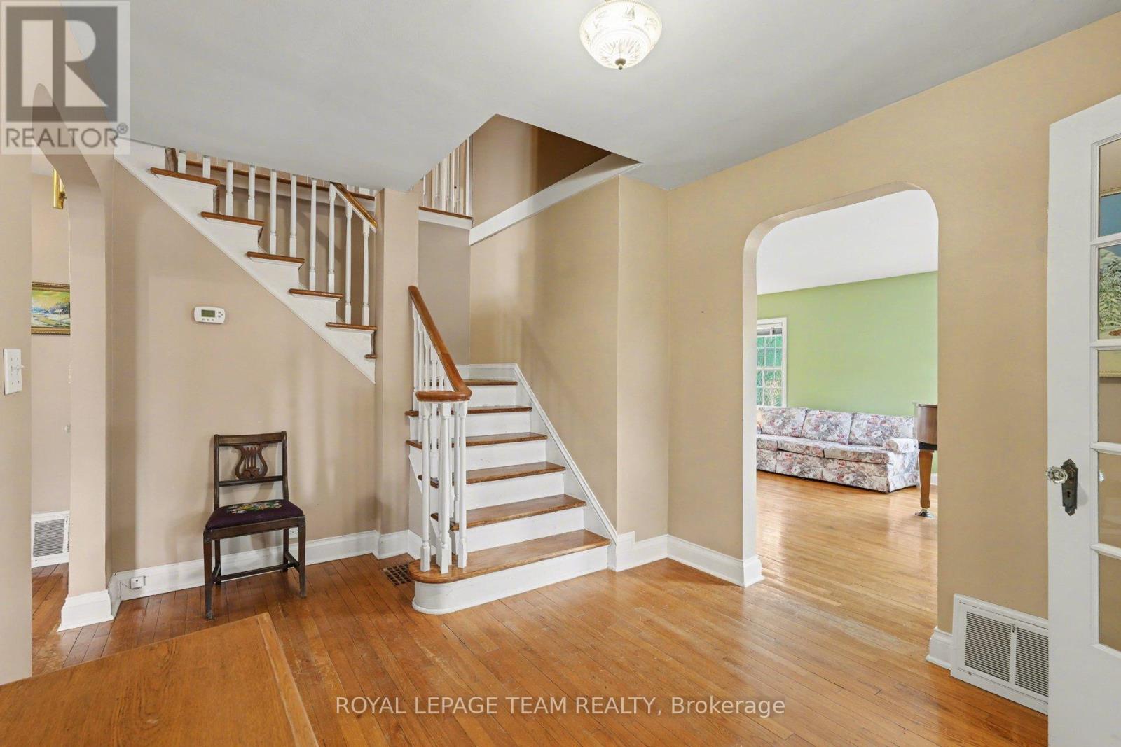 104 Van Buren Street, North Grenville, Ontario  K0G 1J0 - Photo 6 - X12886496