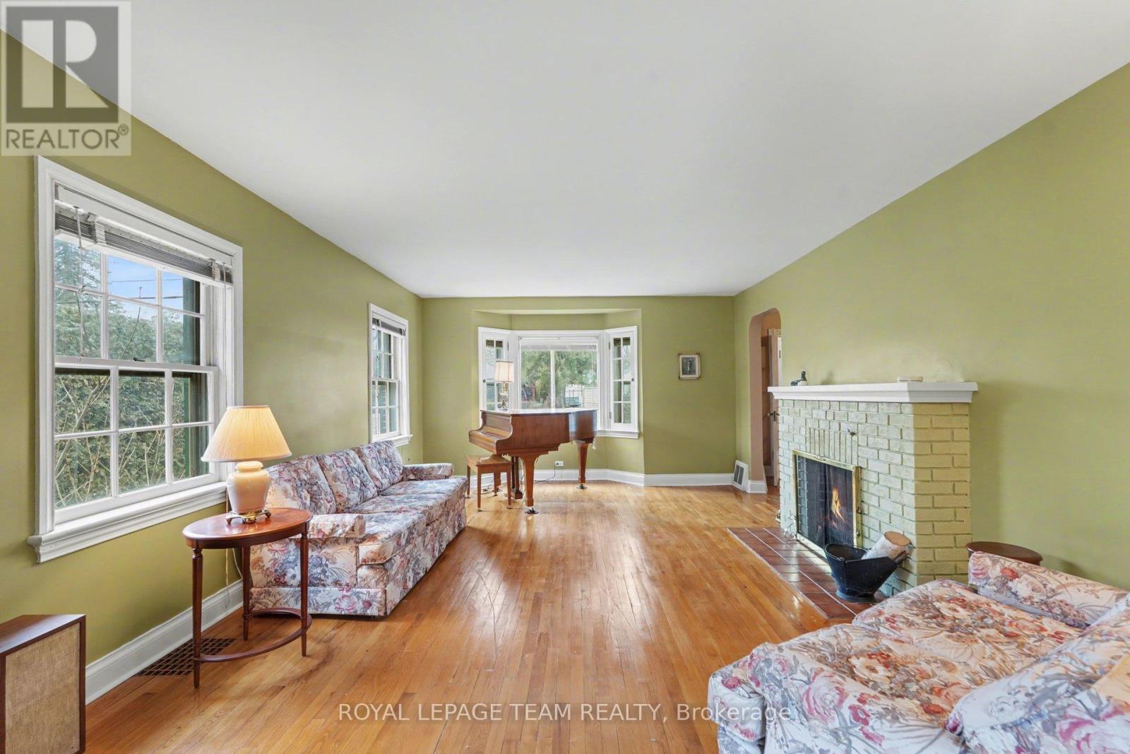 104 Van Buren Street, North Grenville, Ontario  K0G 1J0 - Photo 8 - X12886496