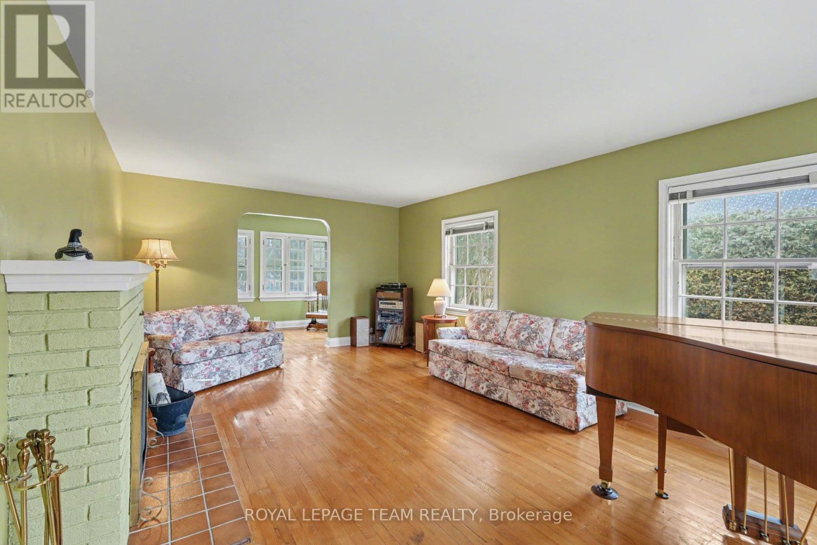 104 Van Buren Street, North Grenville, Ontario  K0G 1J0 - Photo 9 - X12886496