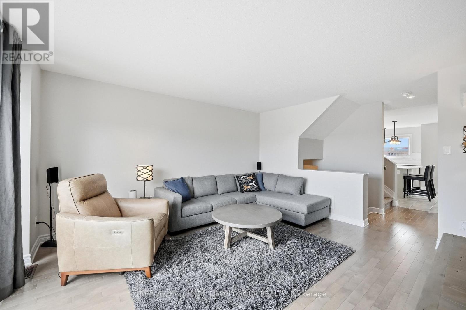 528 Silvertip Lane, Ottawa, Ontario  K2T 0H7 - Photo 7 - X12886670