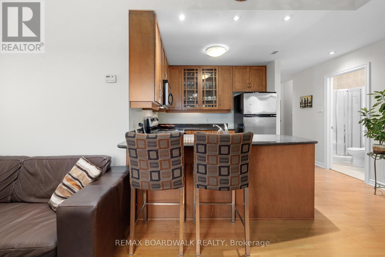 1004 - 314 Central Park Drive, Ottawa, Ontario  K2C 0R2 - Photo 12 - X12886698