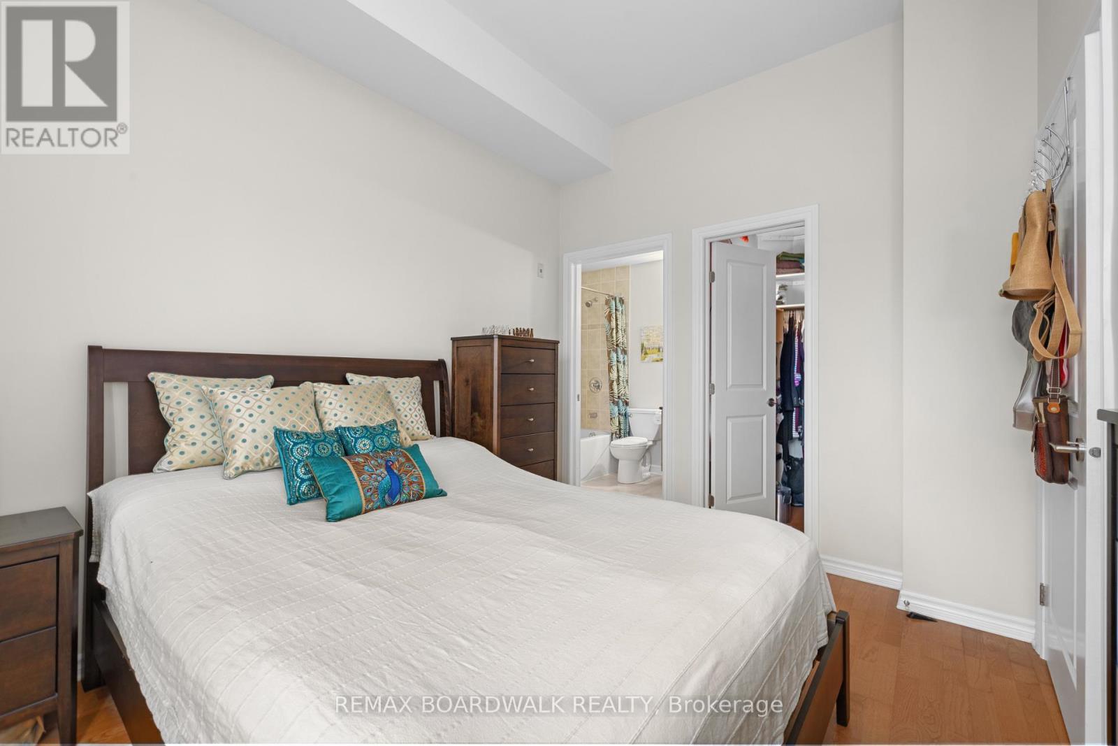 1004 - 314 Central Park Drive, Ottawa, Ontario  K2C 0R2 - Photo 17 - X12886698