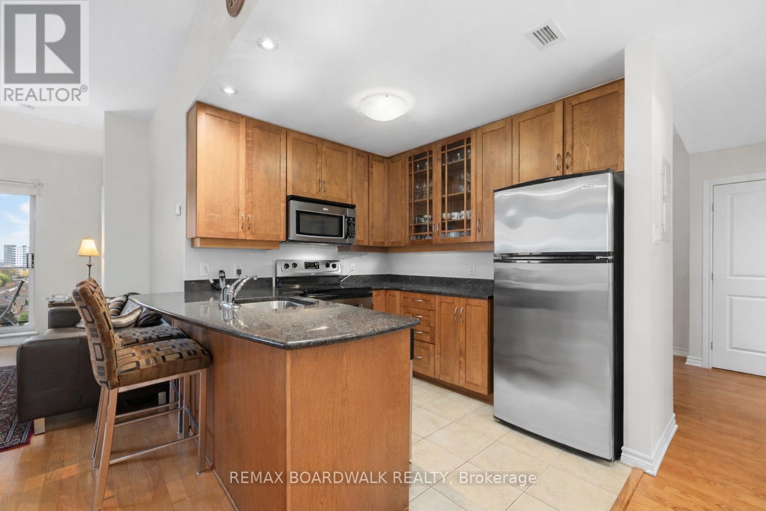 1004 - 314 Central Park Drive, Ottawa, Ontario  K2C 0R2 - Photo 7 - X12886698