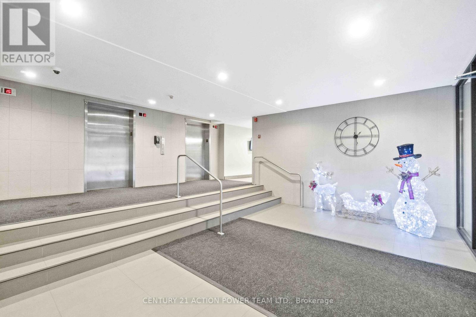 807 - 665 Bathgate Drive, Ottawa, Ontario  K1K 3Y4 - Photo 2 - X12886702