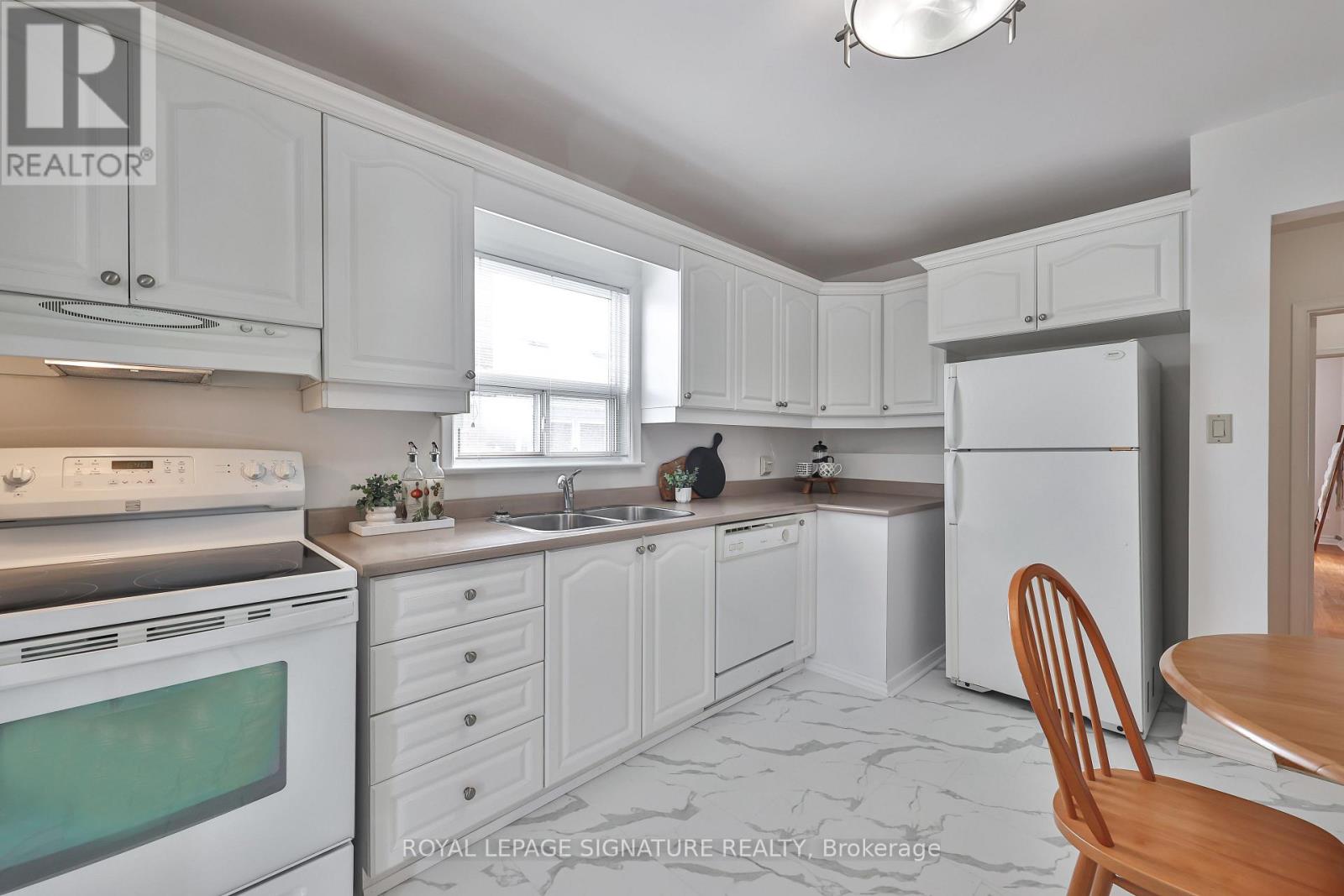 9 Shaddock Crescent, Toronto, Ontario  M1J 1L3 - Photo 14 - E12886344