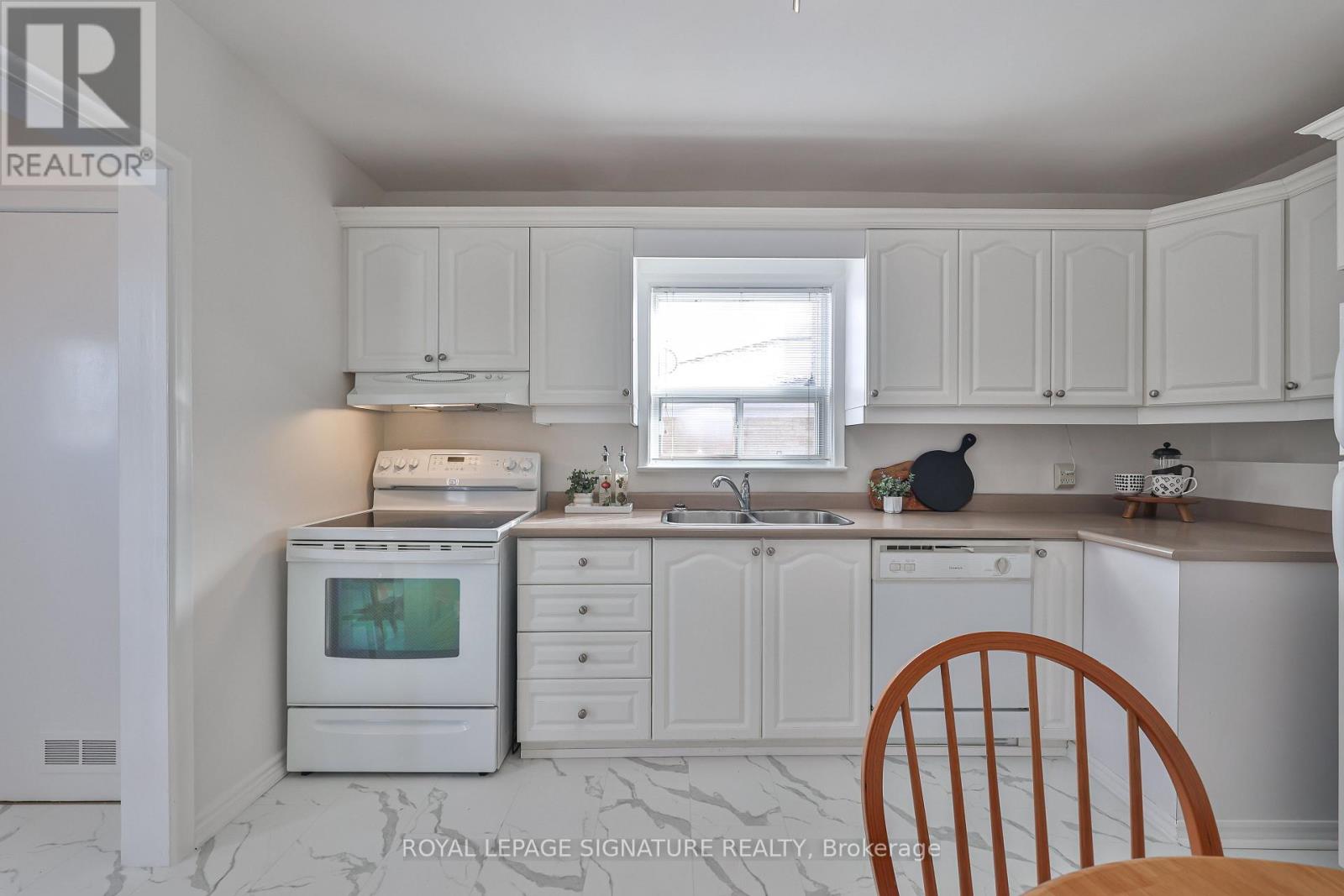 9 Shaddock Crescent, Toronto, Ontario  M1J 1L3 - Photo 13 - E12886344