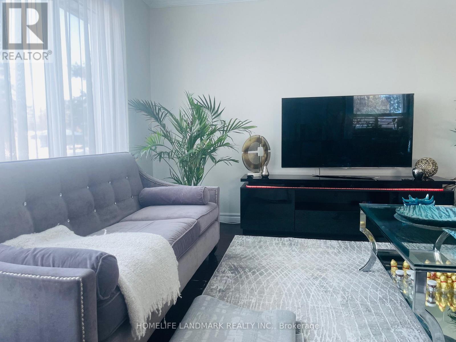 Main - 378 Marybay Crescent, Richmond Hill (Crosby), Ontario  L4C 2X4 - Photo 4 - N12859678