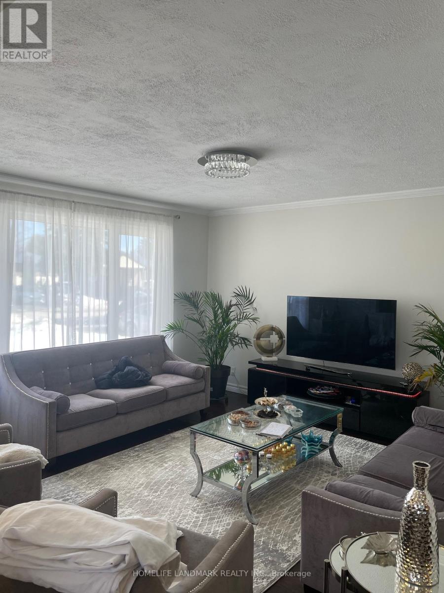 Main - 378 Marybay Crescent, Richmond Hill (Crosby), Ontario  L4C 2X4 - Photo 5 - N12859678