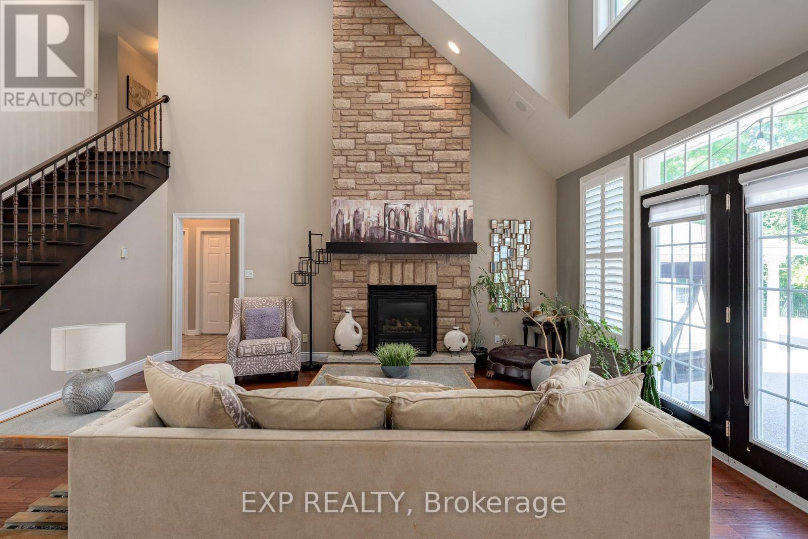 546 Ferndale Avenue, Fort Erie (Crescent Park), Ontario  L2A 6E3 - Photo 10 - X12886410