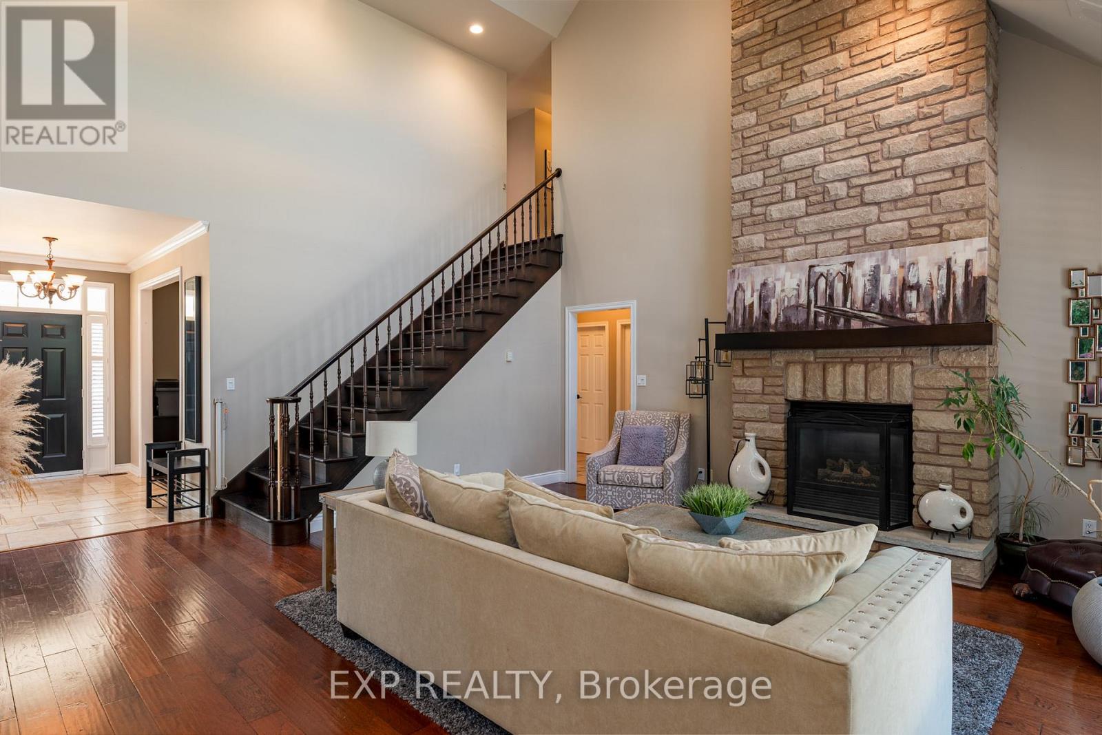 546 Ferndale Avenue, Fort Erie (Crescent Park), Ontario  L2A 6E3 - Photo 12 - X12886410