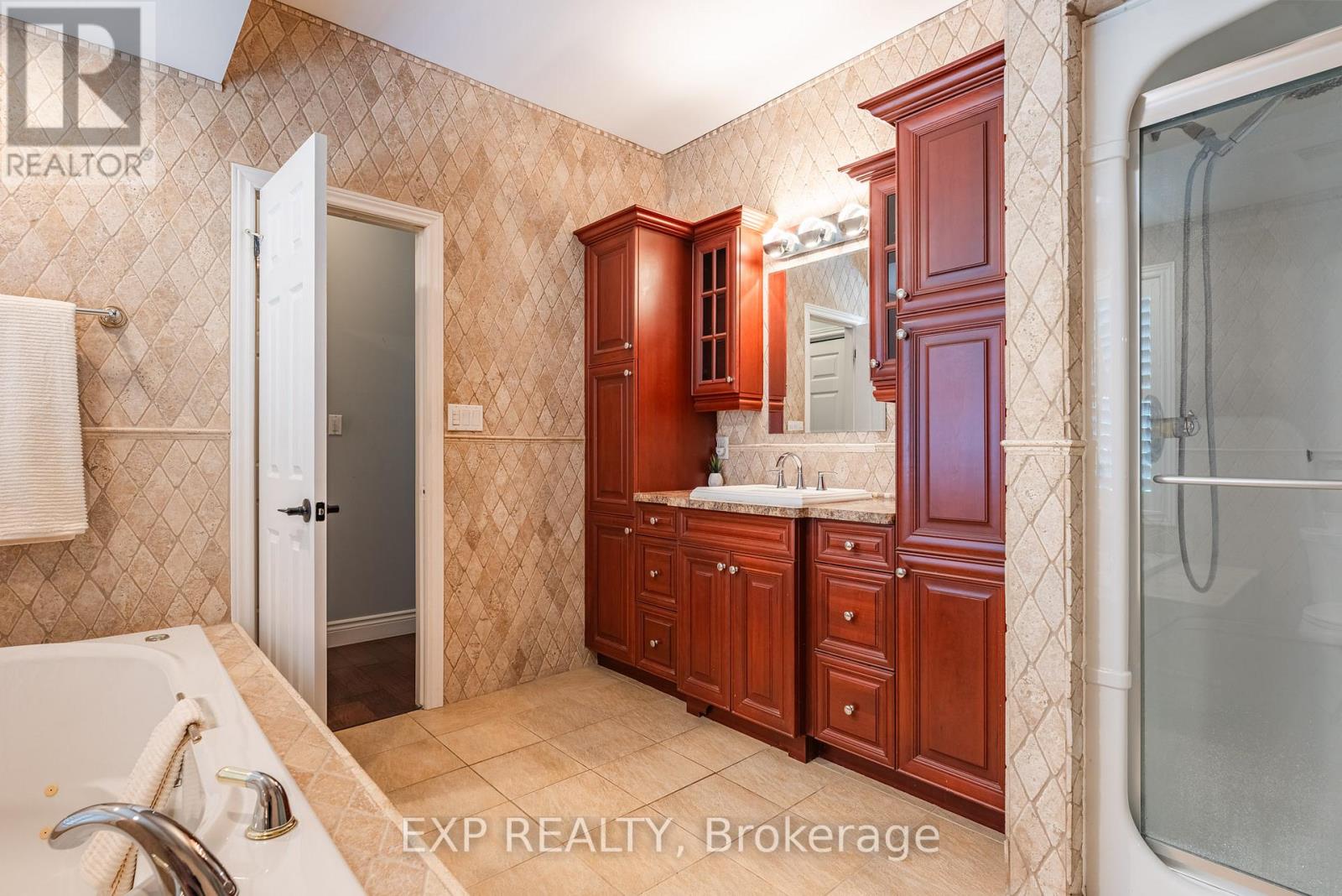 546 Ferndale Avenue, Fort Erie (Crescent Park), Ontario  L2A 6E3 - Photo 26 - X12886410