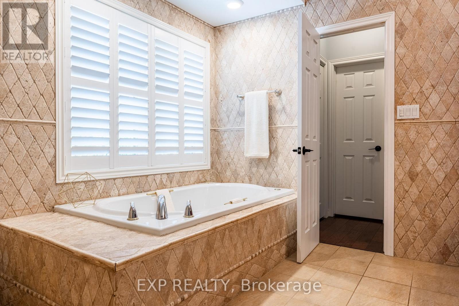 546 Ferndale Avenue, Fort Erie (Crescent Park), Ontario  L2A 6E3 - Photo 27 - X12886410