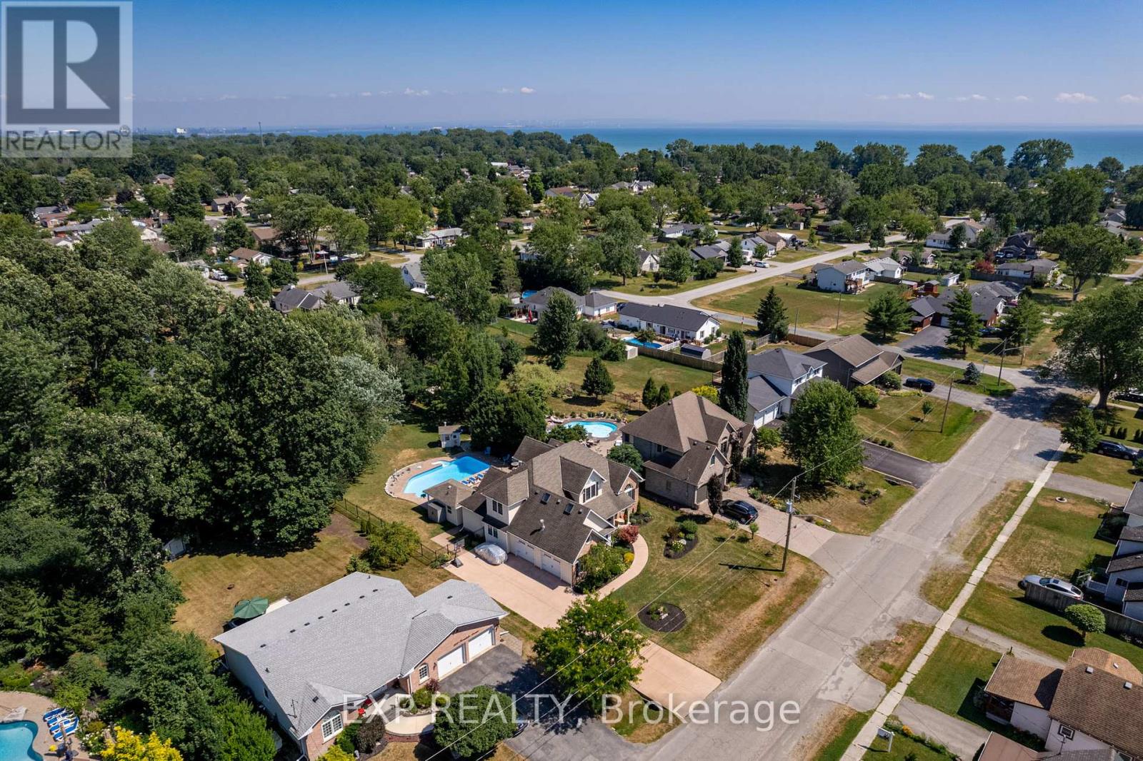 546 Ferndale Avenue, Fort Erie (Crescent Park), Ontario  L2A 6E3 - Photo 4 - X12886410