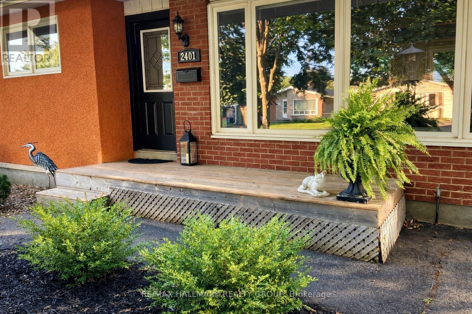 2401 Magnus Avenue, Ottawa, Ontario  K1G 1J7 - Photo 3 - X12884274