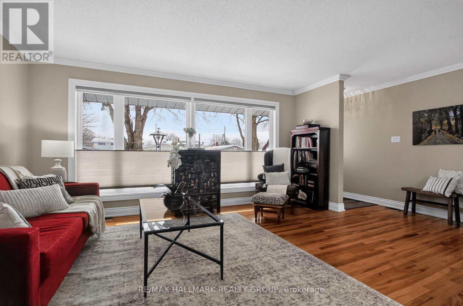 2401 Magnus Avenue, Ottawa, Ontario  K1G 1J7 - Photo 8 - X12884274