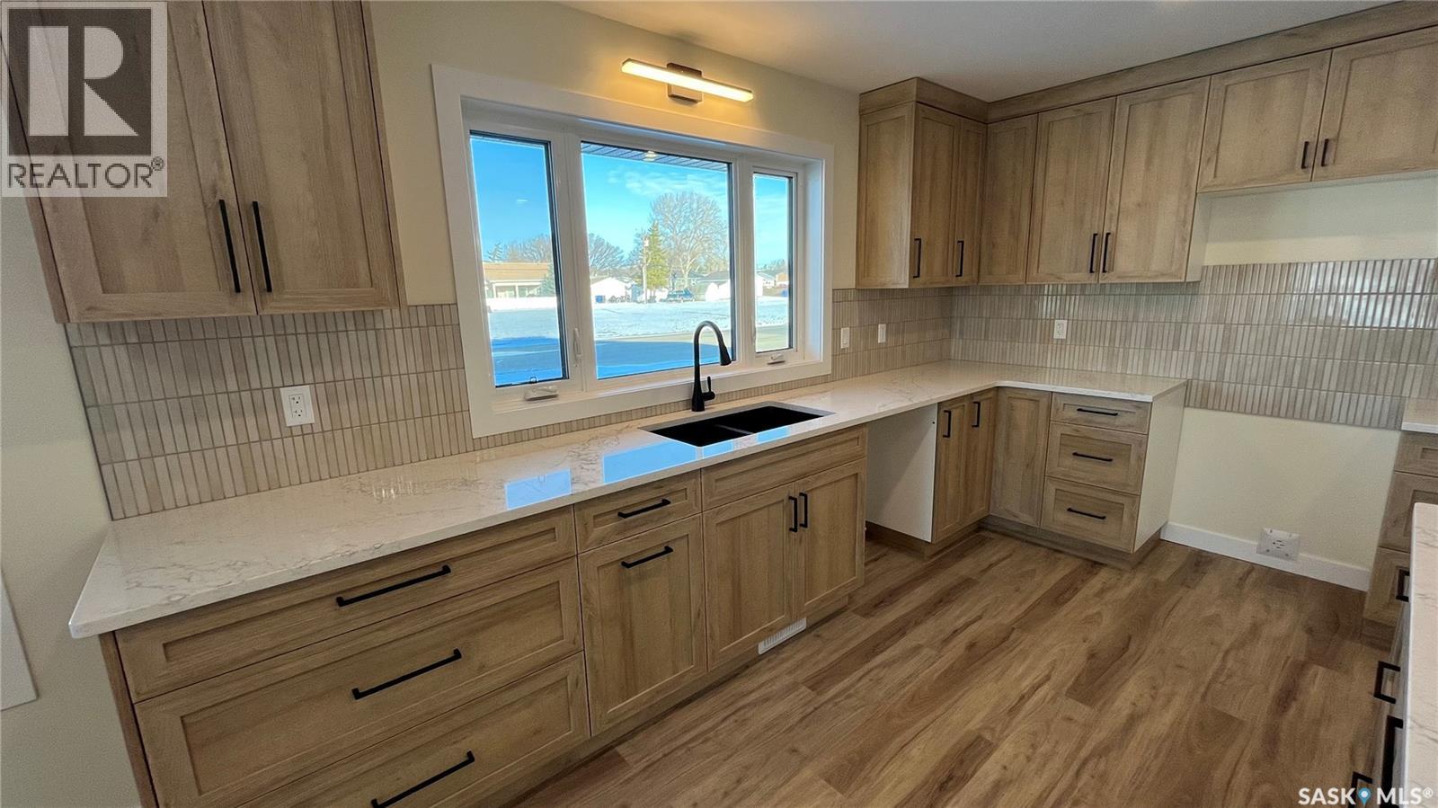 21 Murraydale Crescent, Maple Creek, Saskatchewan  S0N 1N0 - Photo 5 - SK021214