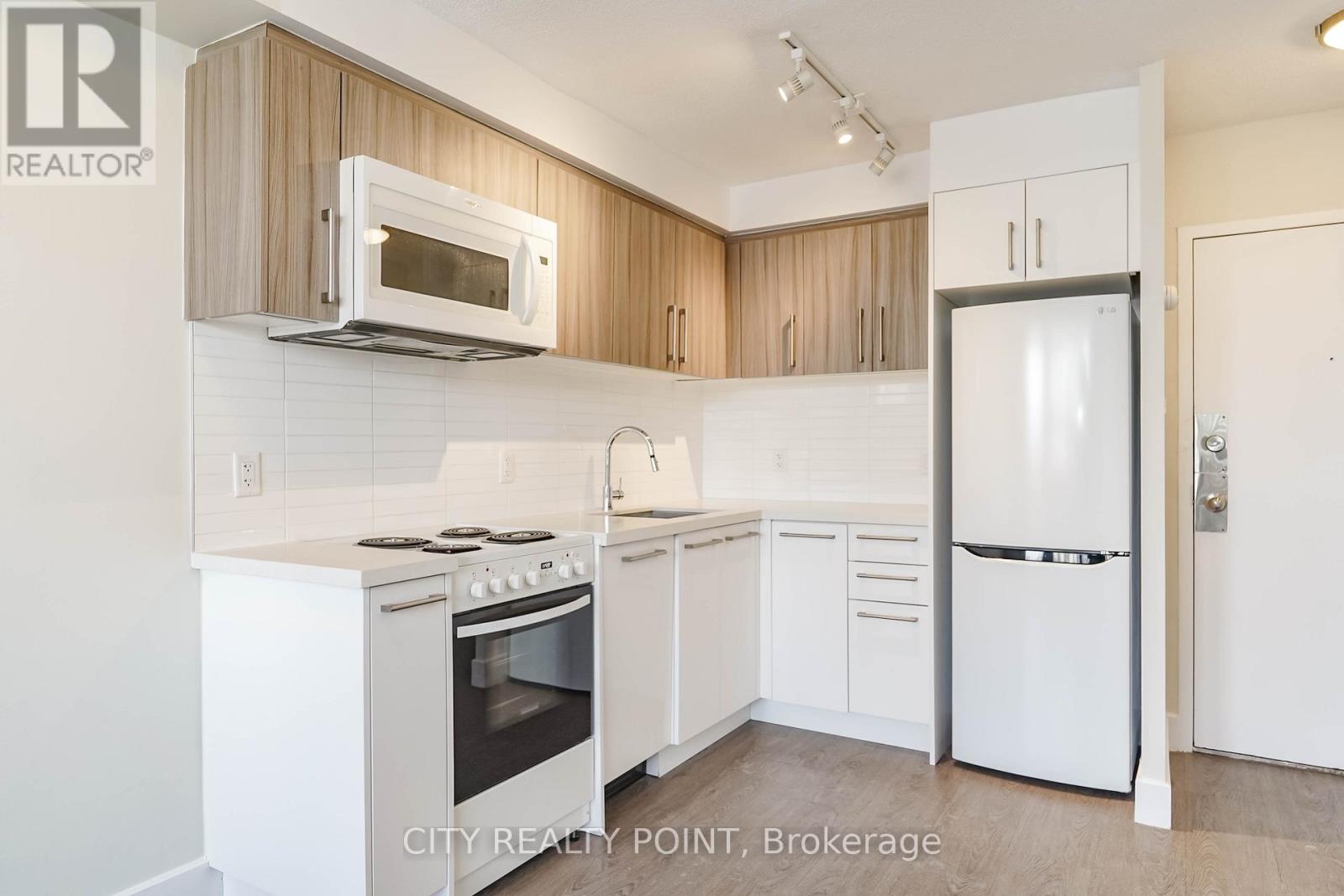 607 - 1500 Bathurst Street, Toronto (Humewood-Cedarvale), Ontario  M5P 3L3 - Photo 6 - C12886428