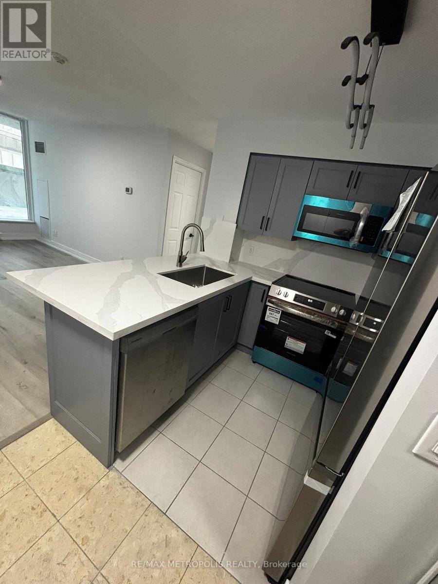 307 - 30 Grand Trunk Crescent, Toronto (Waterfront Communities), Ontario  M5J 3A4 - Photo 13 - C12886530