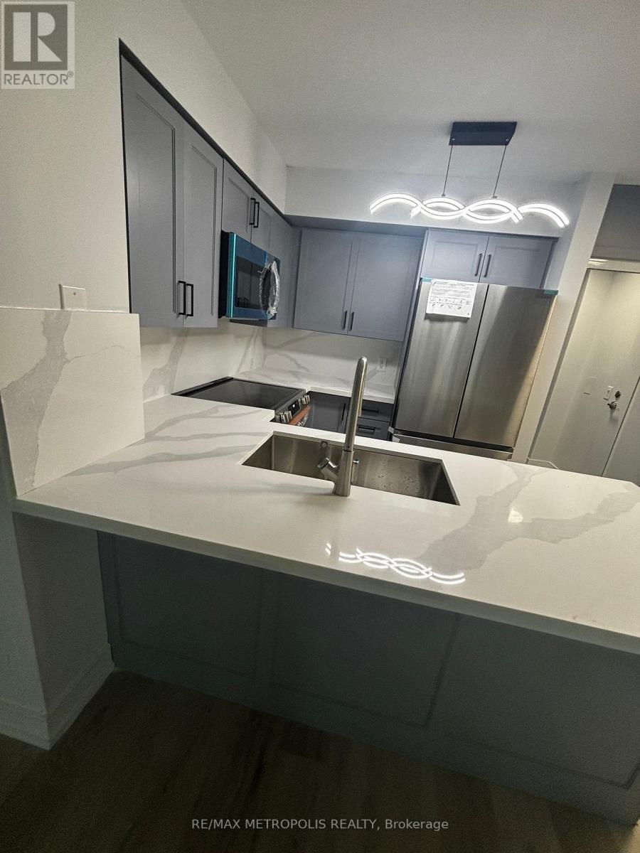 307 - 30 Grand Trunk Crescent, Toronto (Waterfront Communities), Ontario  M5J 3A4 - Photo 2 - C12886530