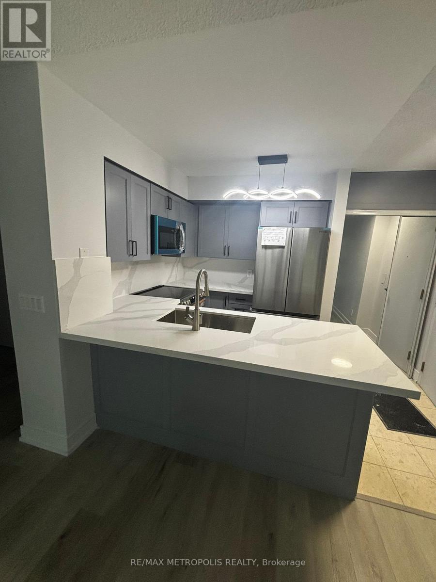 307 - 30 Grand Trunk Crescent, Toronto (Waterfront Communities), Ontario  M5J 3A4 - Photo 3 - C12886530