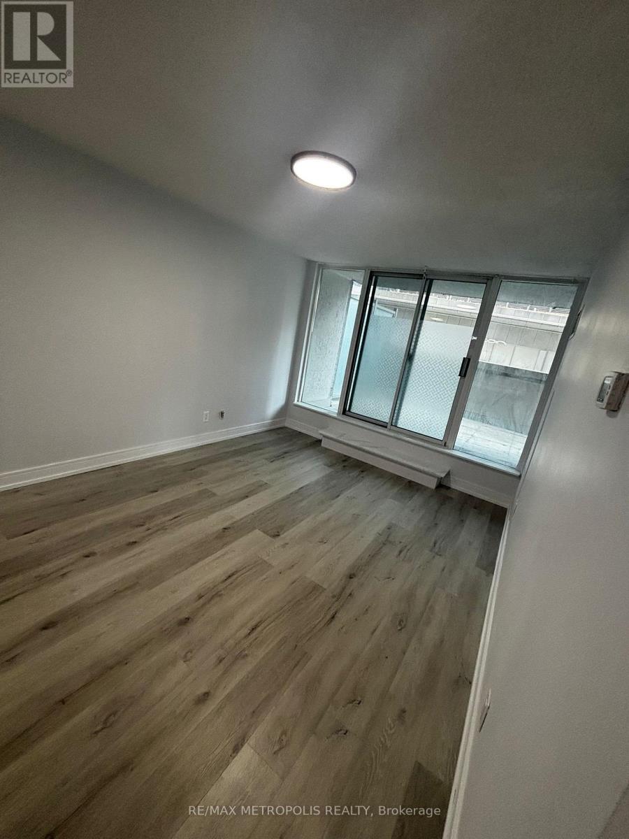 307 - 30 Grand Trunk Crescent, Toronto (Waterfront Communities), Ontario  M5J 3A4 - Photo 4 - C12886530